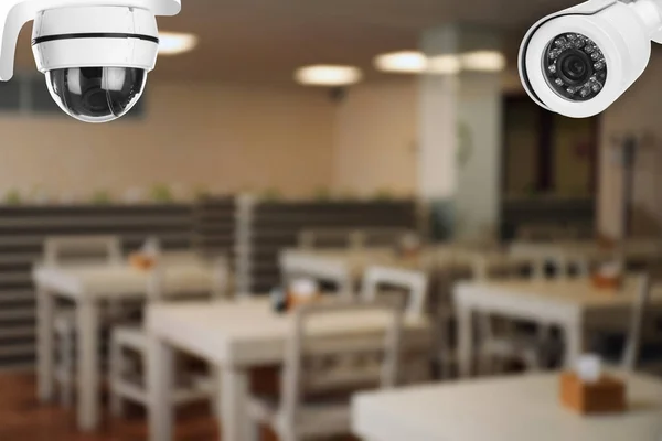 câmeras de segurança em escolas